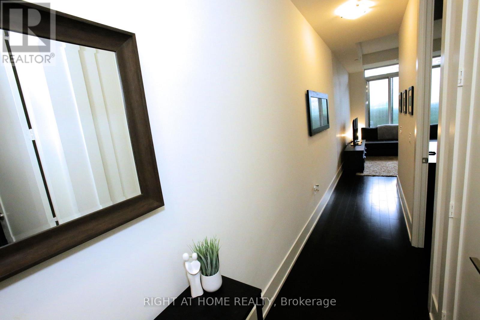 210 - 330 Richmond Street W, Toronto, Ontario  M5V 1X2 - Photo 6 - C12878332