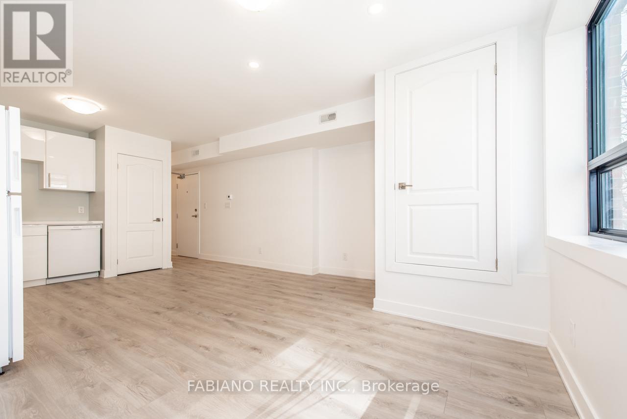 2 - 942 St Clair Avenue W, Toronto, Ontario  M6C 1C8 - Photo 11 - C12878336