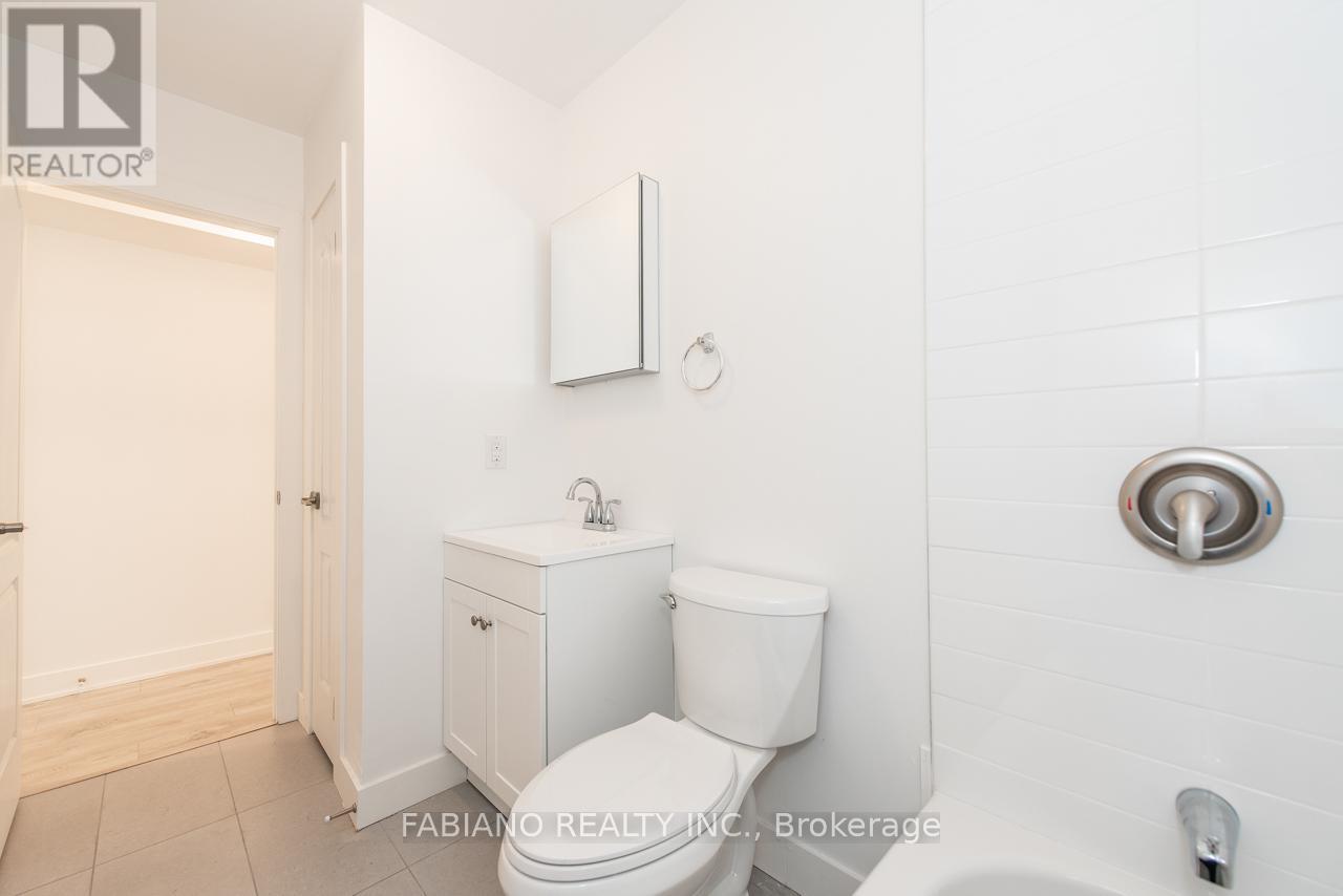 2 - 942 St Clair Avenue W, Toronto, Ontario  M6C 1C8 - Photo 14 - C12878336