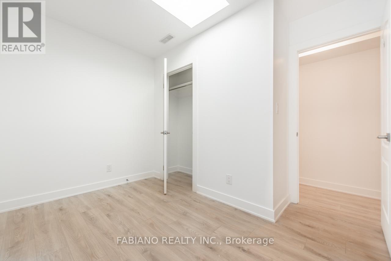 2 - 942 St Clair Avenue W, Toronto, Ontario  M6C 1C8 - Photo 15 - C12878336