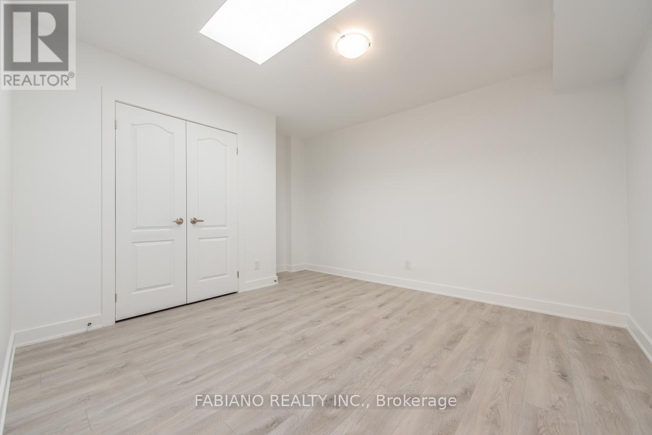 2 - 942 St Clair Avenue W, Toronto, Ontario  M6C 1C8 - Photo 19 - C12878336