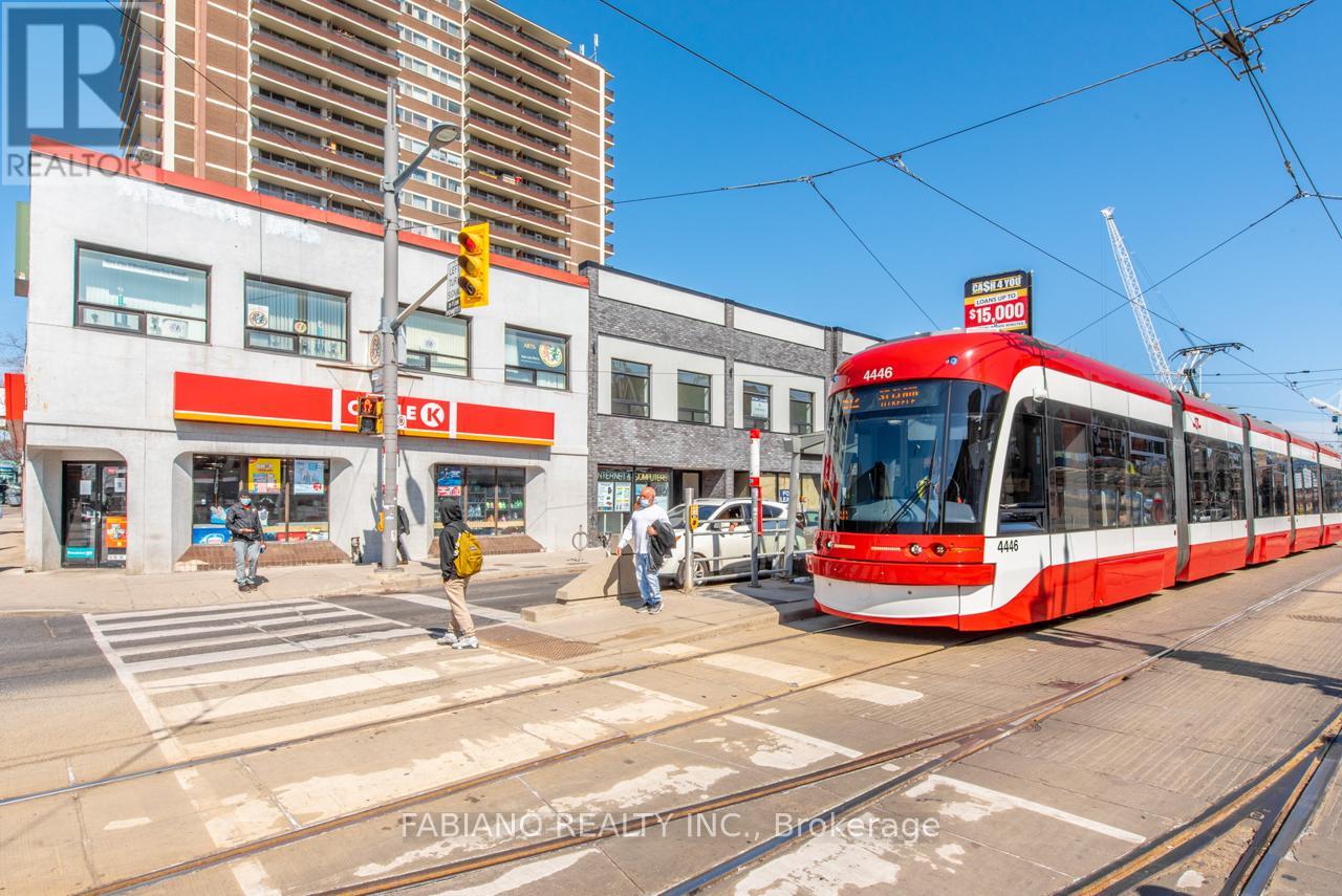 2 - 942 St Clair Avenue W, Toronto, Ontario  M6C 1C8 - Photo 2 - C12878336