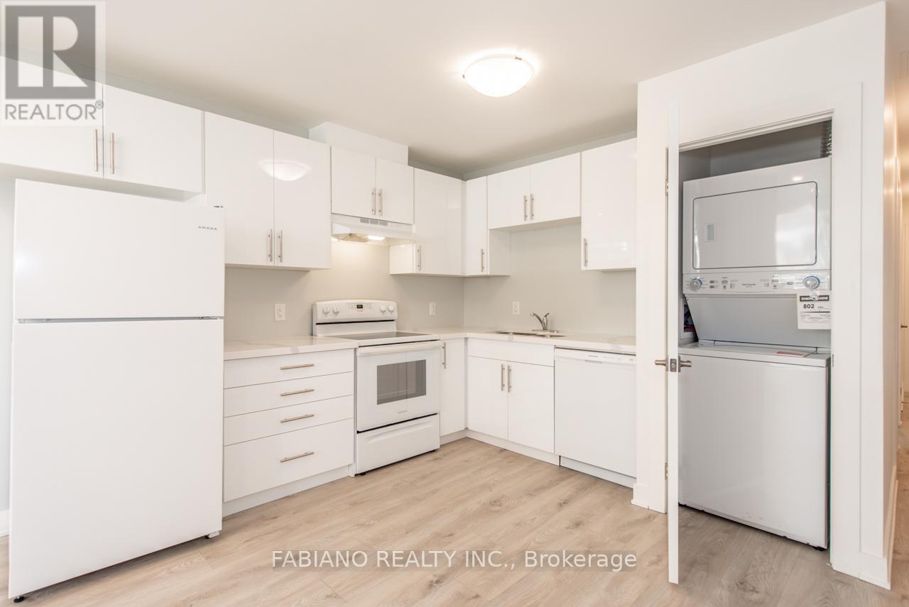 2 - 942 St Clair Avenue W, Toronto, Ontario  M6C 1C8 - Photo 8 - C12878336