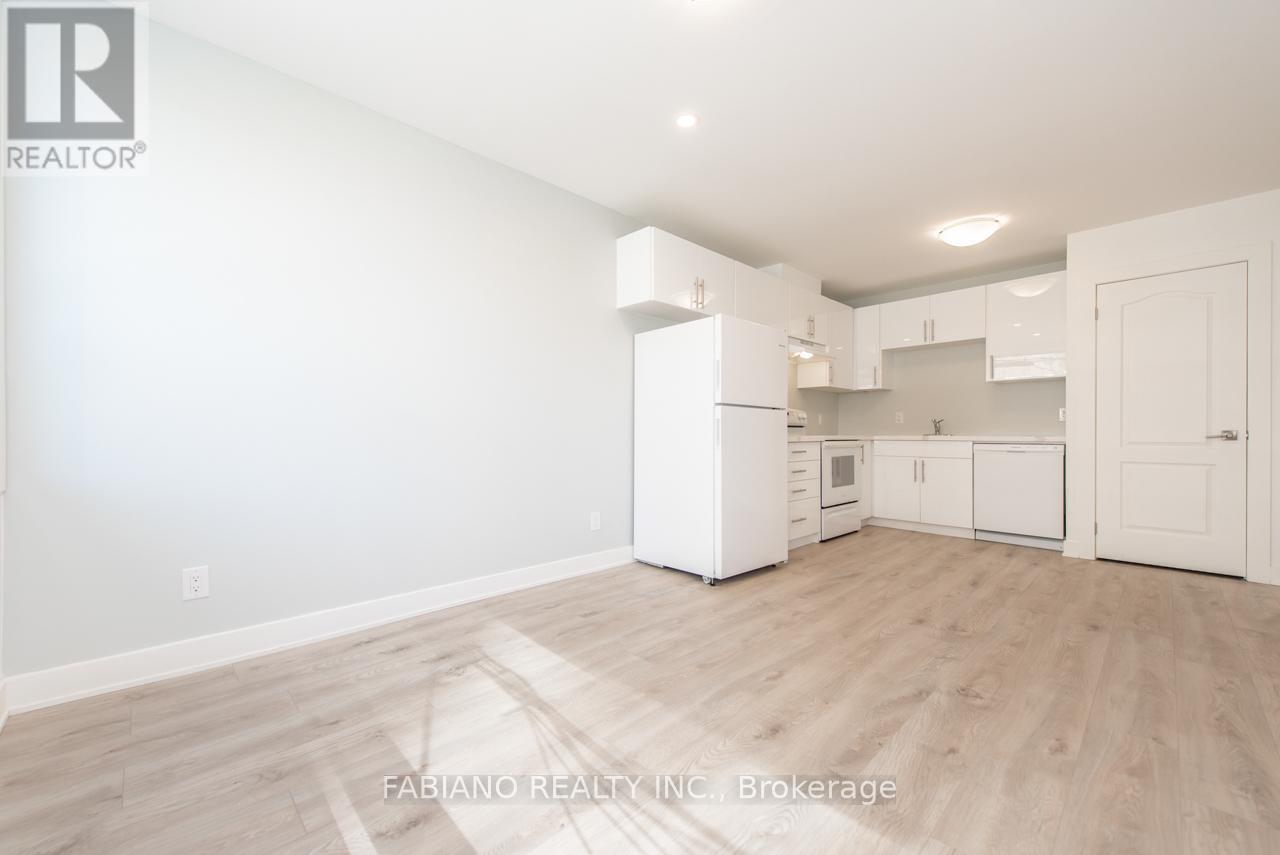 2 - 942 St Clair Avenue W, Toronto, Ontario  M6C 1C8 - Photo 9 - C12878336