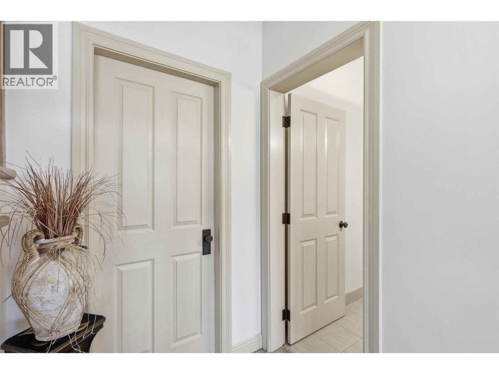 300 Mariposa Court, Kamloops, British Columbia  V2H 1R3 - Photo 64 - 10378707