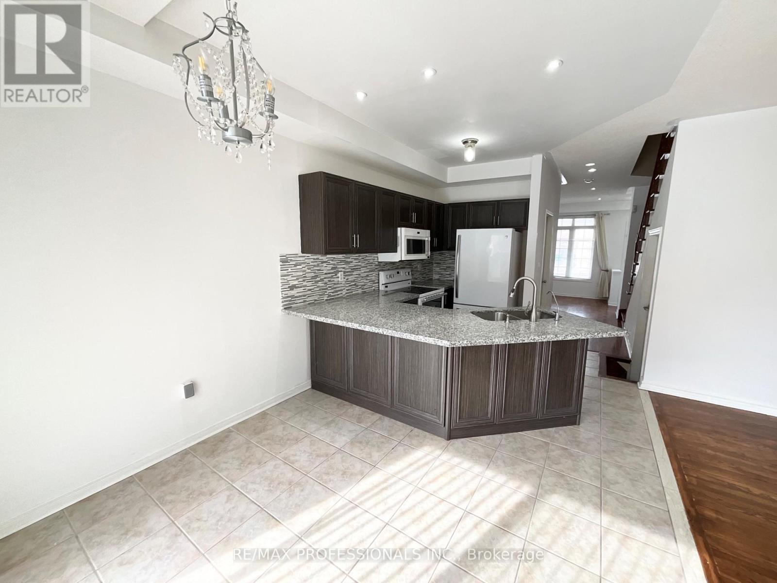 3056 Mcdowell Drive, Mississauga, Ontario  L5M 6J4 - Photo 12 - W12764862