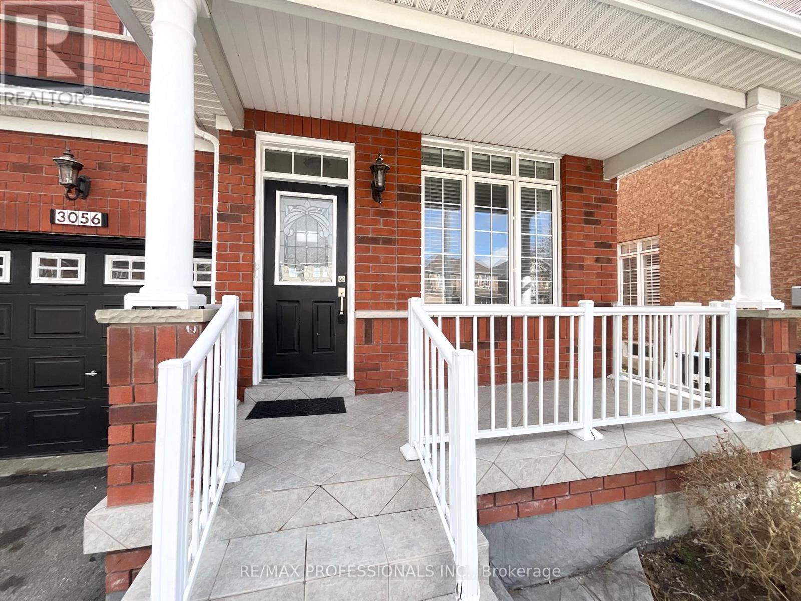 3056 Mcdowell Drive, Mississauga, Ontario  L5M 6J4 - Photo 2 - W12764862