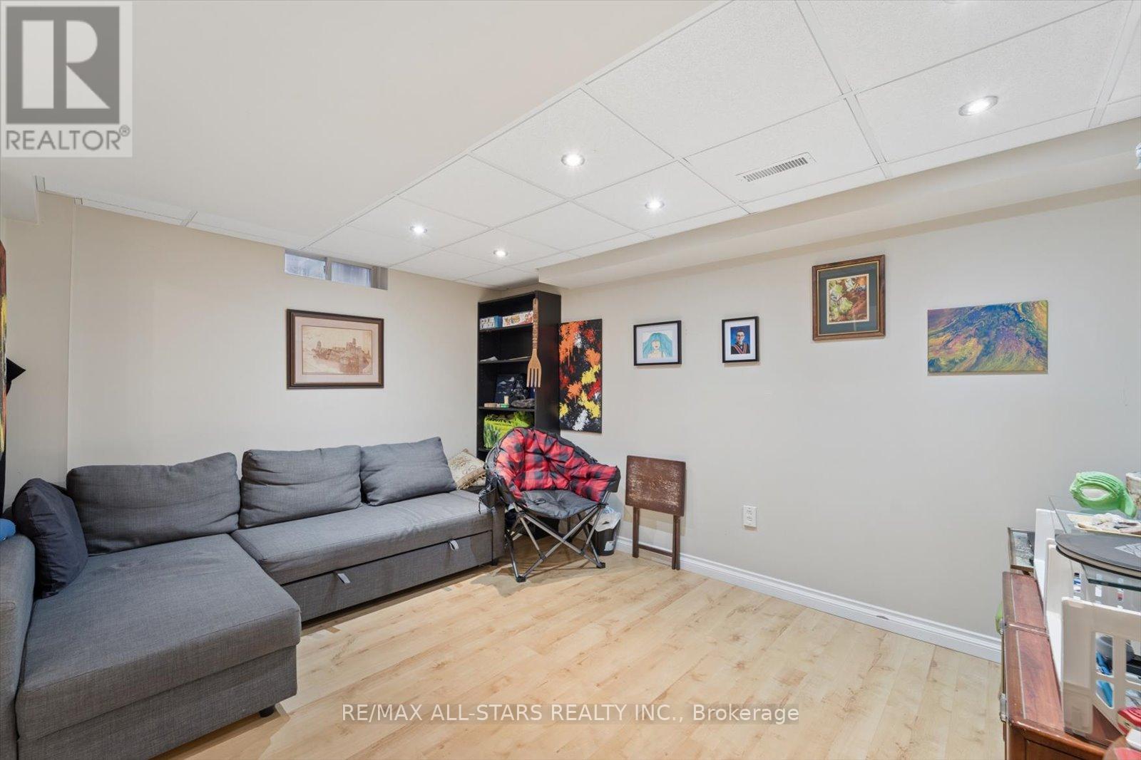 62 Reddenhurst Crescent, Georgina, Ontario  L4P 4G2 - Photo 28 - N12877386