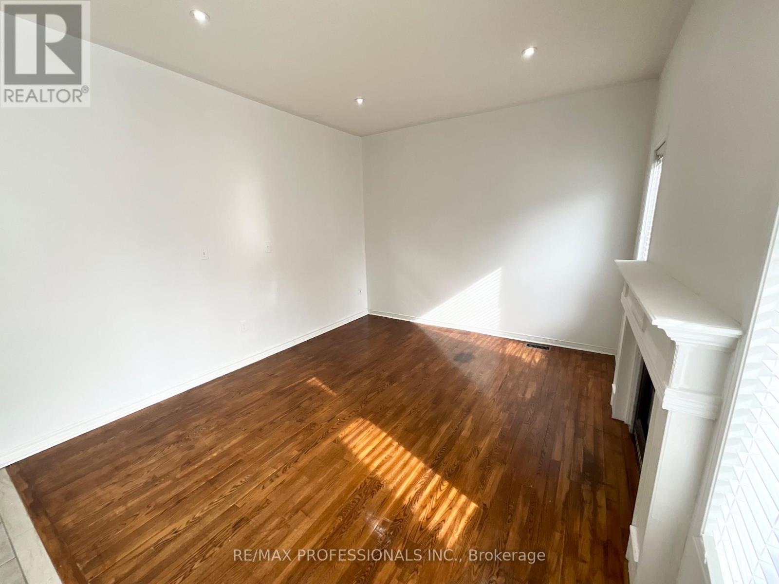 3056 Mcdowell Drive, Mississauga, Ontario  L5M 6J4 - Photo 17 - W12764862