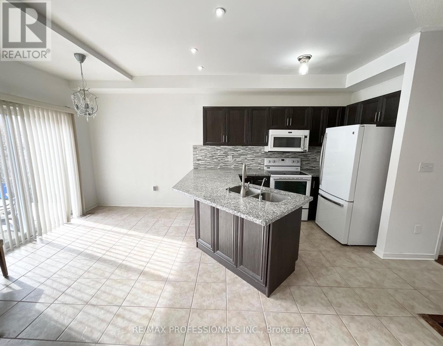 3056 Mcdowell Drive, Mississauga, Ontario  L5M 6J4 - Photo 11 - W12764862