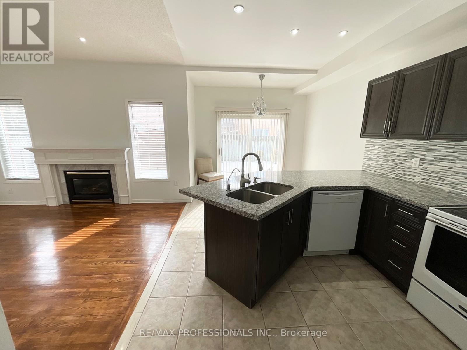 3056 Mcdowell Drive, Mississauga, Ontario  L5M 6J4 - Photo 8 - W12764862