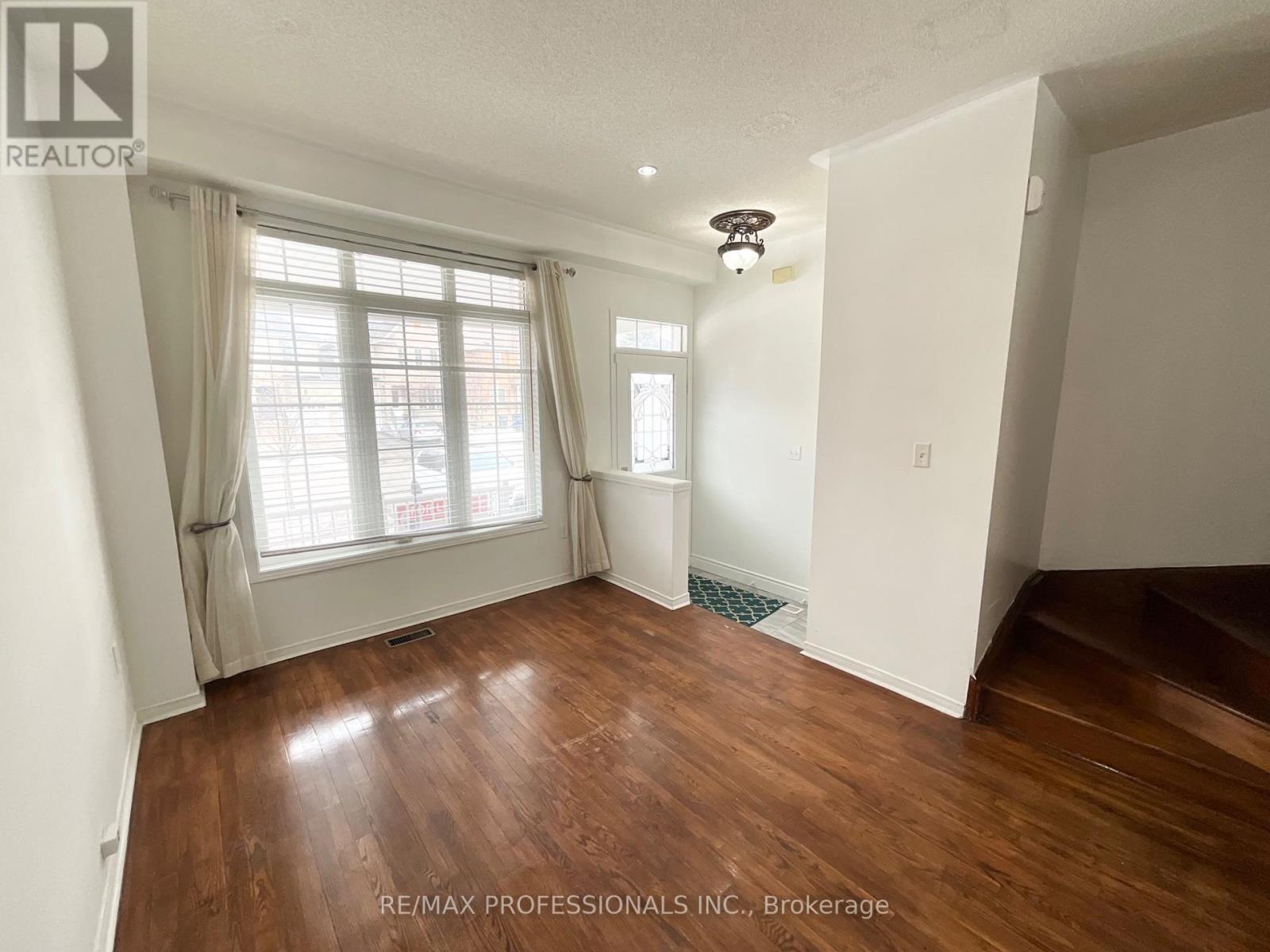 3056 Mcdowell Drive, Mississauga, Ontario  L5M 6J4 - Photo 4 - W12764862