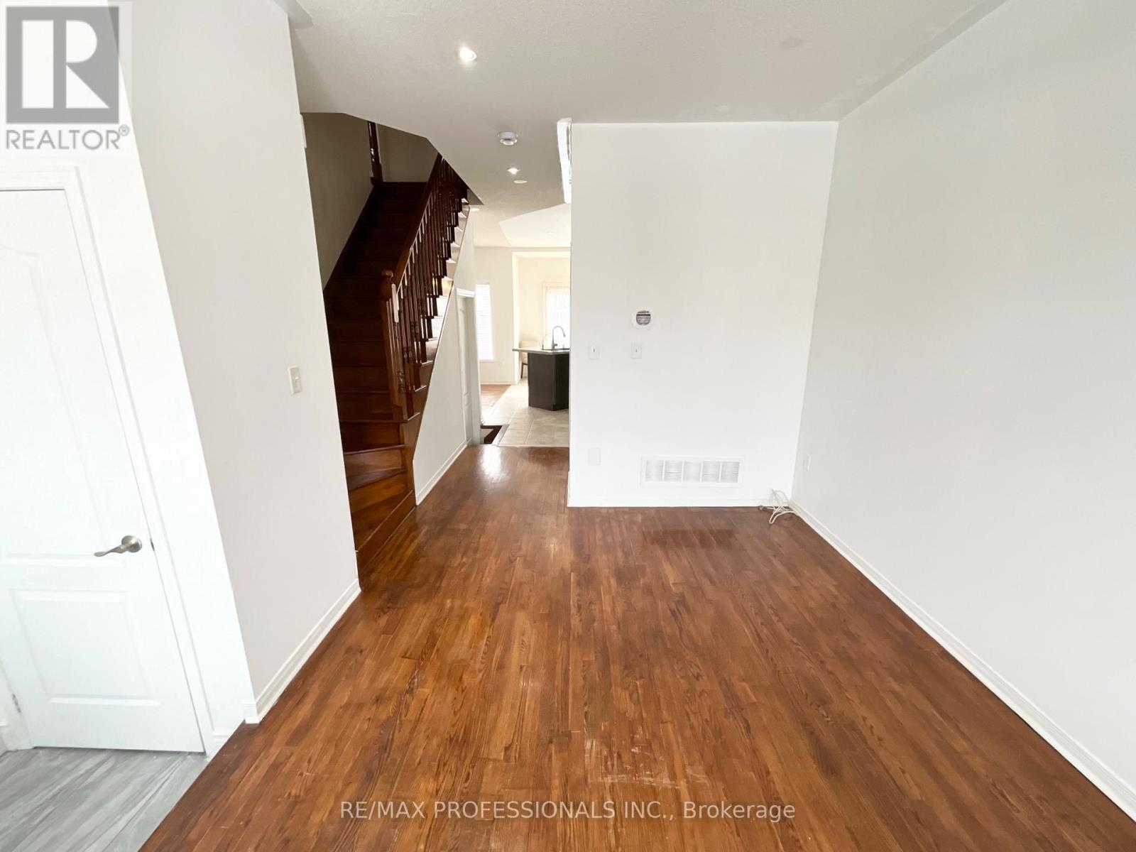 3056 Mcdowell Drive, Mississauga, Ontario  L5M 6J4 - Photo 6 - W12764862