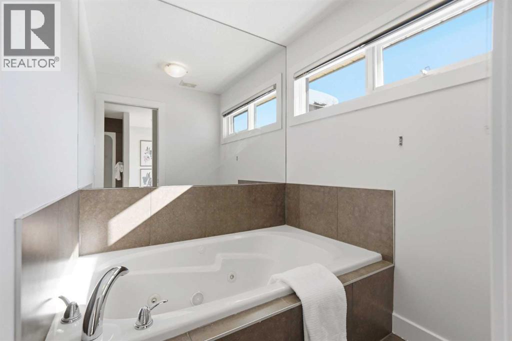 16 Hamptons Cove Nw, Calgary, Alberta  T3A 6B7 - Photo 21 - A2285288