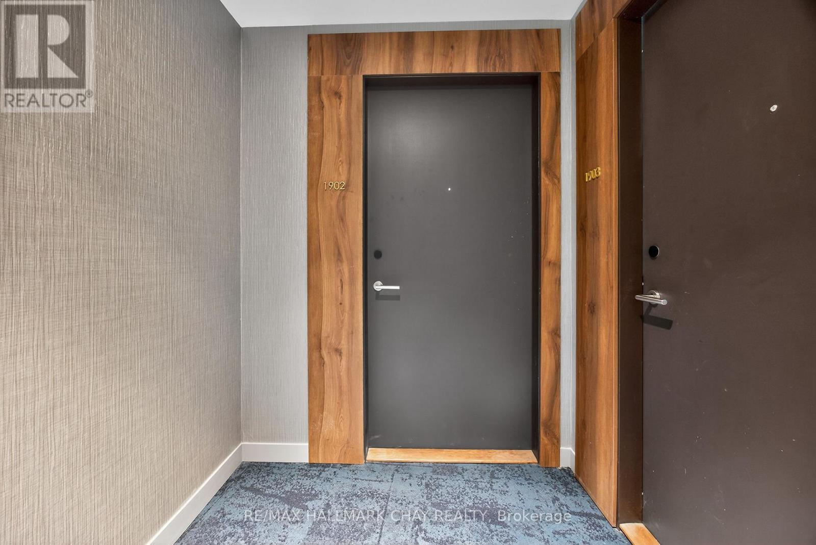 1902 - 39 Mary Street, Barrie, Ontario  L4N 1S9 - Photo 2 - S12878304