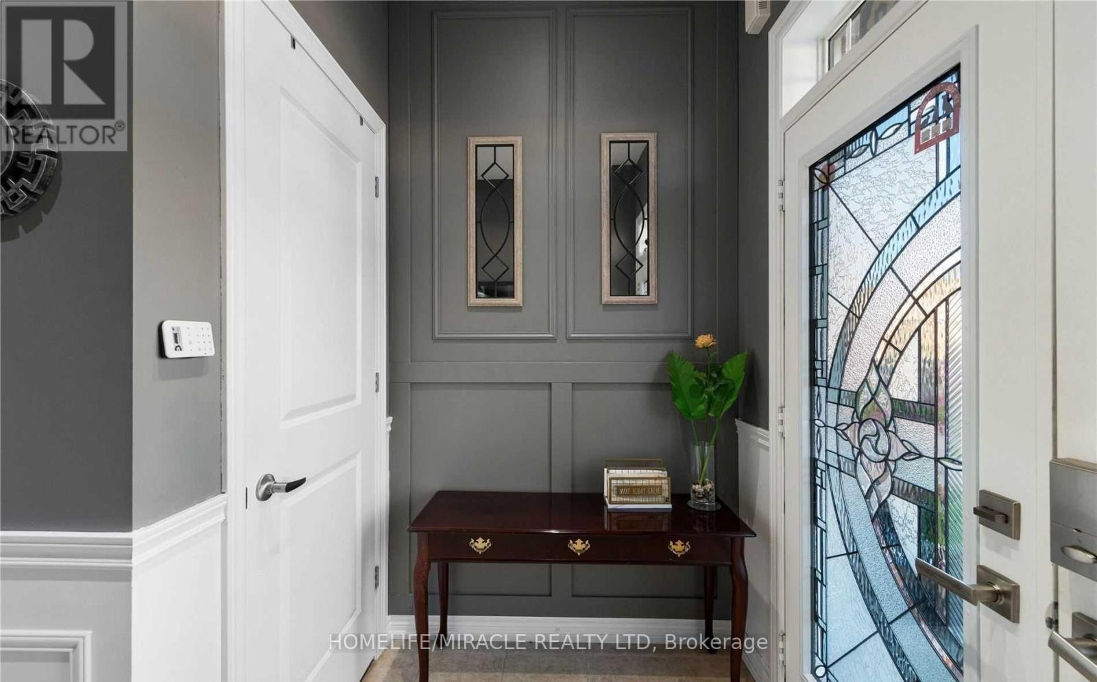 26 Swanton Road, Brampton, Ontario  L6X 0Y6 - Photo 4 - W12878266