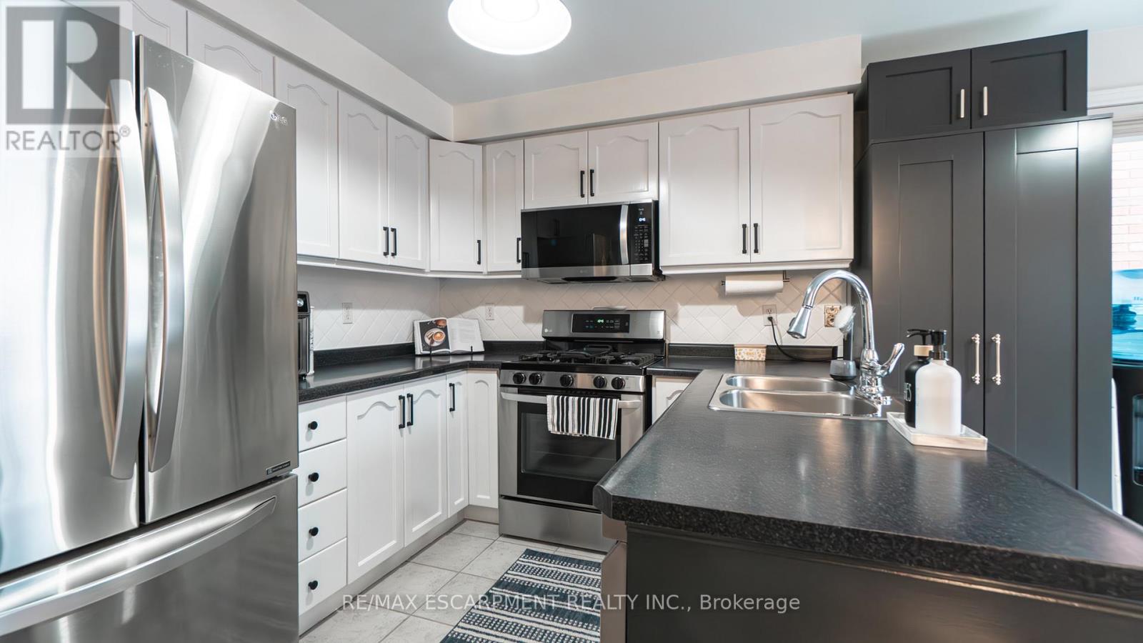 2062 Westmount Drive, Oakville, Ontario  L6M 3P2 - Photo 14 - W12878292