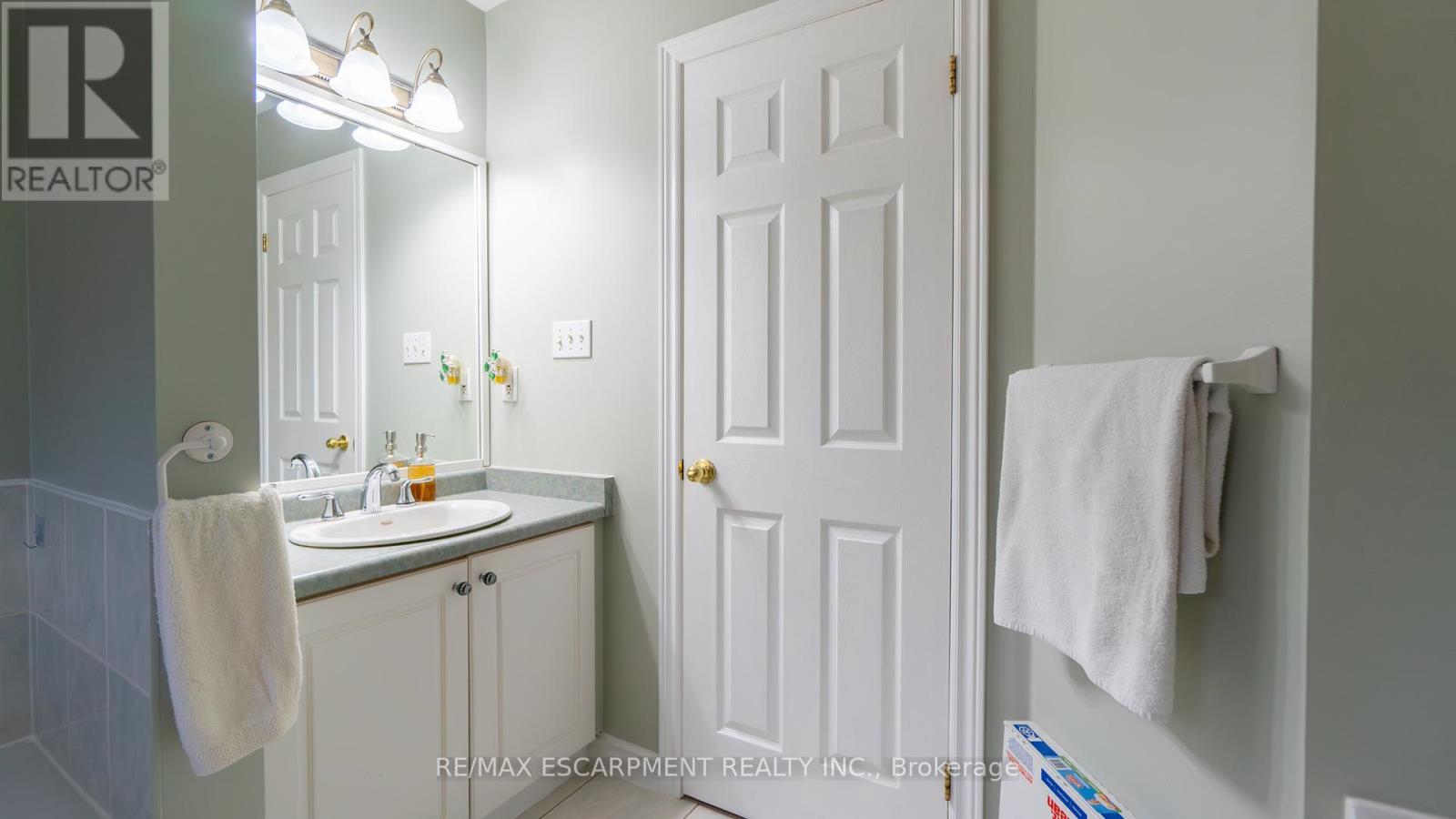 2062 Westmount Drive, Oakville, Ontario  L6M 3P2 - Photo 24 - W12878292