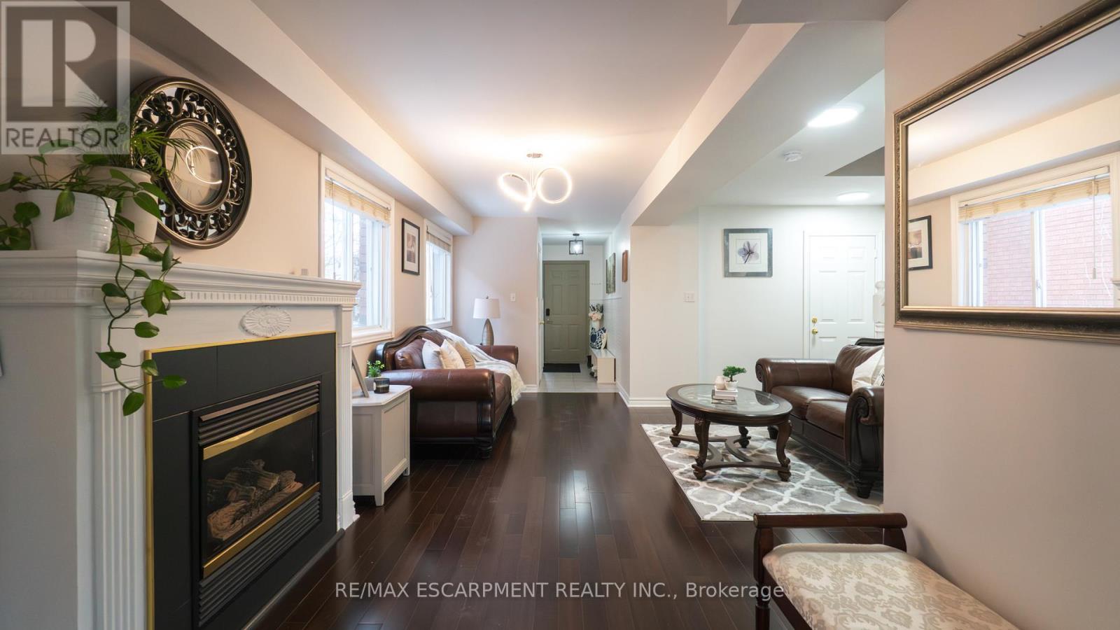 2062 Westmount Drive, Oakville, Ontario  L6M 3P2 - Photo 8 - W12878292