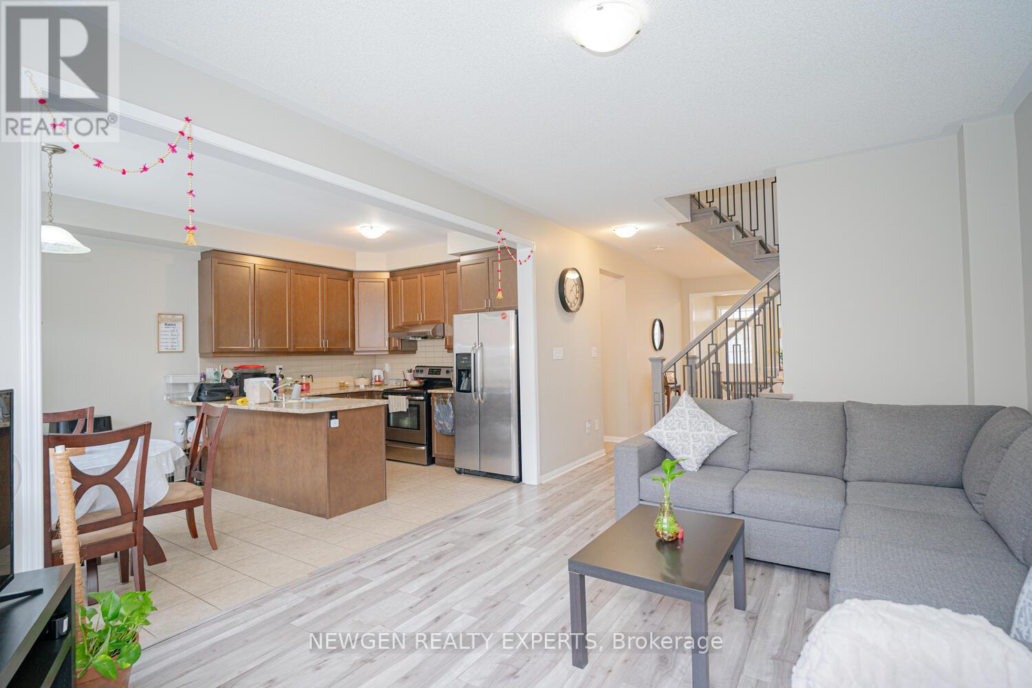 Upper - 131 Vanhorne Close, Brampton, Ontario  L7A 4E9 - Photo 11 - W12878296