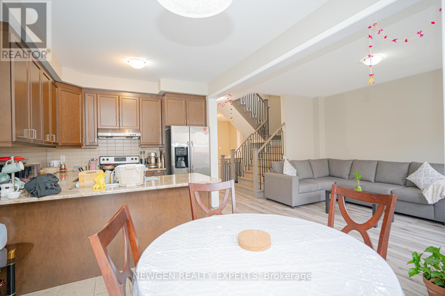 Upper - 131 Vanhorne Close, Brampton, Ontario  L7A 4E9 - Photo 12 - W12878296