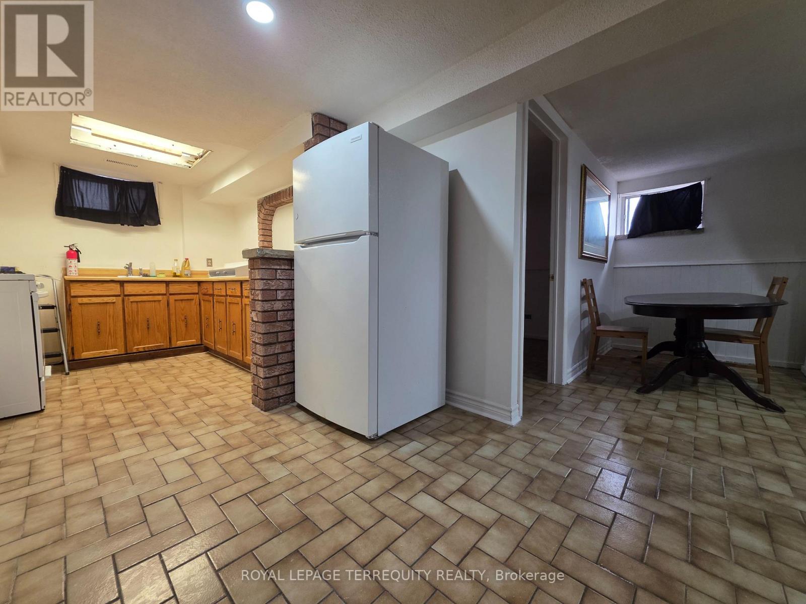 15 Westcliffe Road, Toronto, Ontario  M3M 1K6 - Photo 11 - W12878318