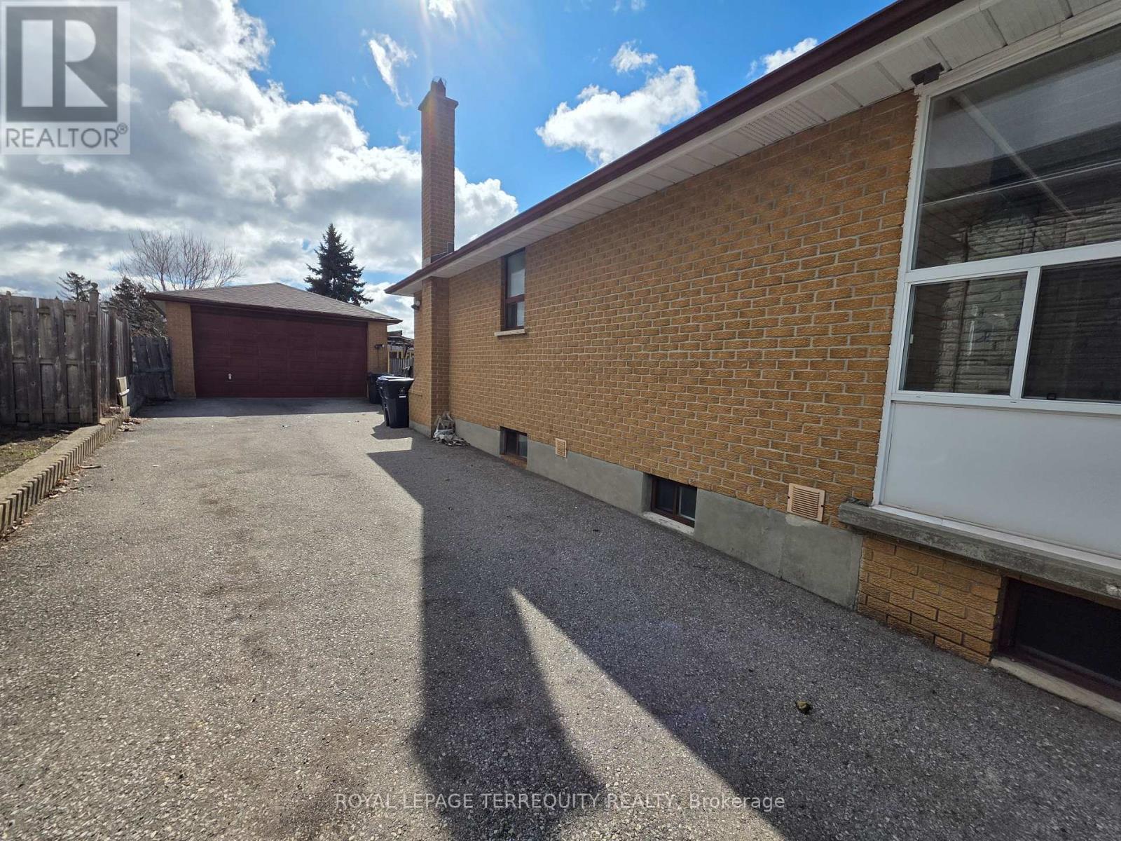 15 Westcliffe Road, Toronto, Ontario  M3M 1K6 - Photo 16 - W12878318