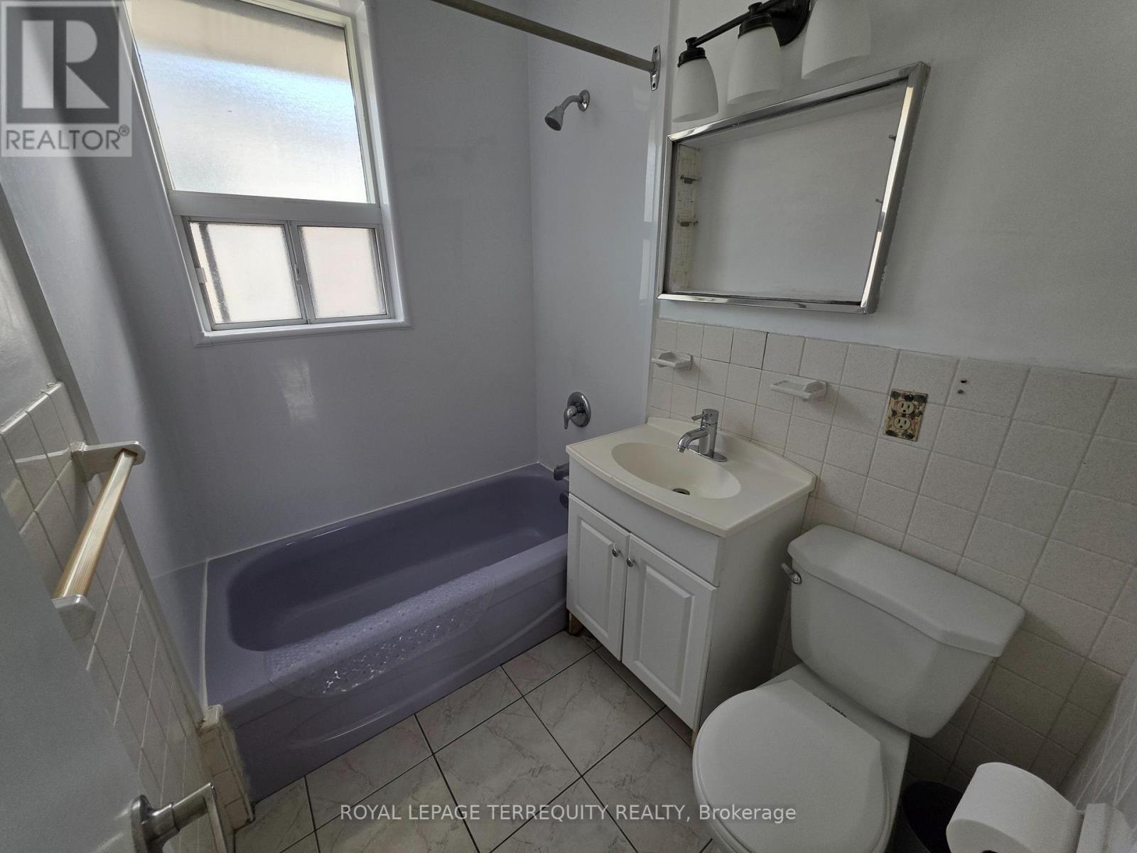 15 Westcliffe Road, Toronto, Ontario  M3M 1K6 - Photo 9 - W12878318