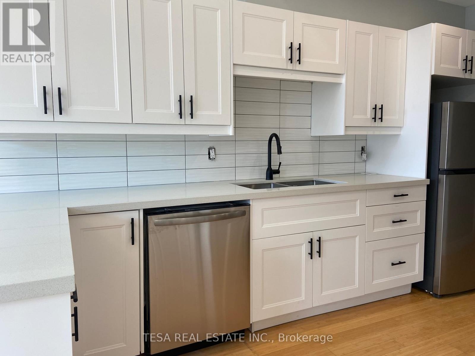 2 - 158 Darling Street, Brantford, Ontario  N3S 3W6 - Photo 2 - X12878294