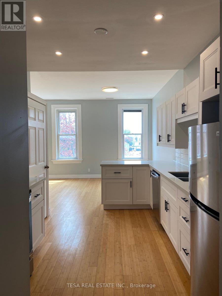 2 - 158 Darling Street, Brantford, Ontario  N3S 3W6 - Photo 4 - X12878294