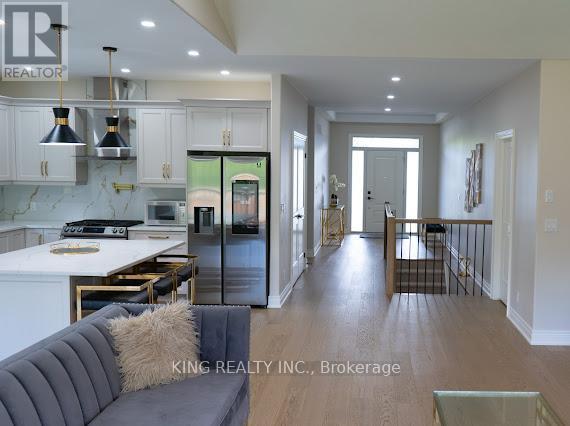 1043 Kettle Court, Fort Erie, Ontario  L2A 0E7 - Photo 3 - X12878344