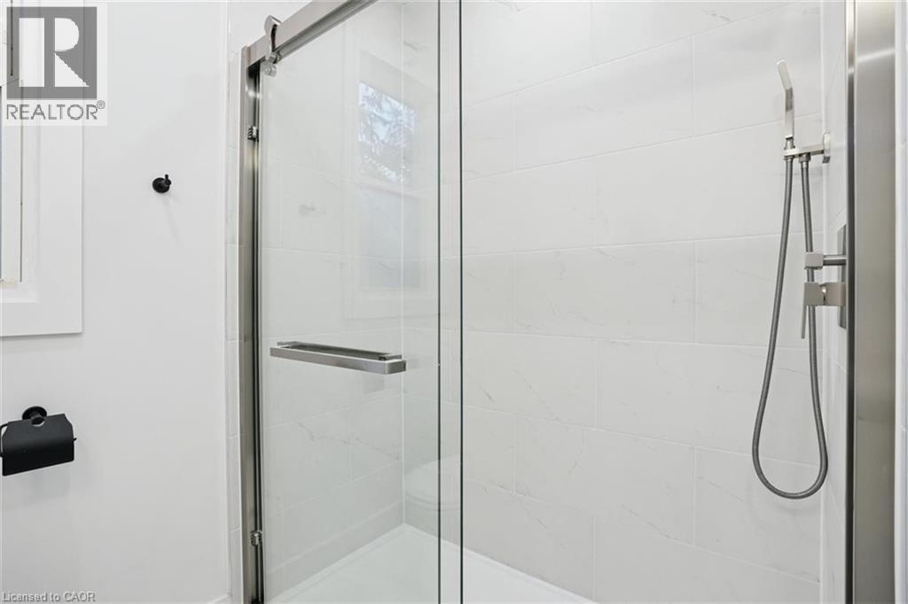 41 Cameron Avenue S, Hamilton, Ontario  L8K 2X1 - Photo 9 - 40811703