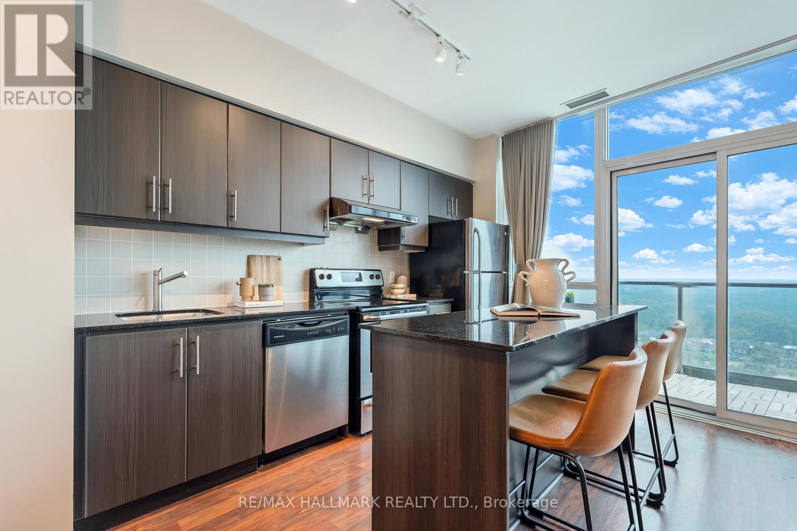 Ph2 - 35 Brian Peck Crescent, Toronto, Ontario  M4G 0A5 - Photo 12 - C12876942