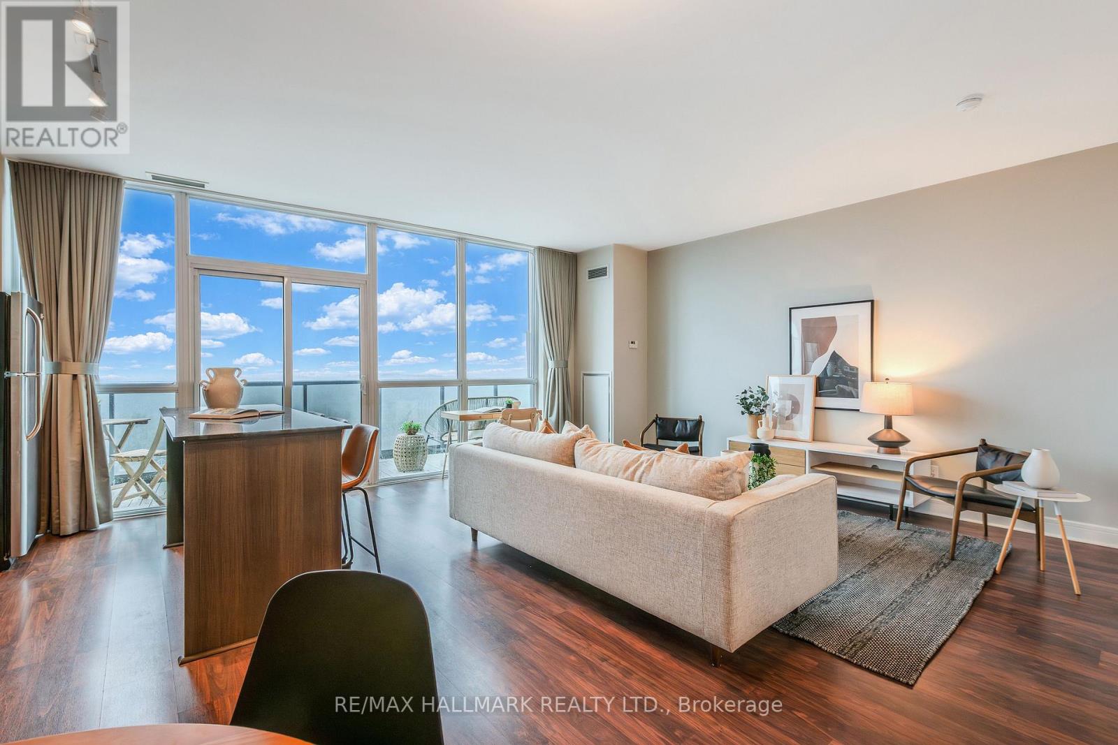 Ph2 - 35 Brian Peck Crescent, Toronto, Ontario  M4G 0A5 - Photo 2 - C12876942