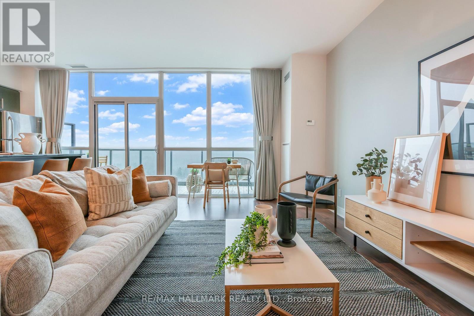 Ph2 - 35 Brian Peck Crescent, Toronto, Ontario  M4G 0A5 - Photo 3 - C12876942