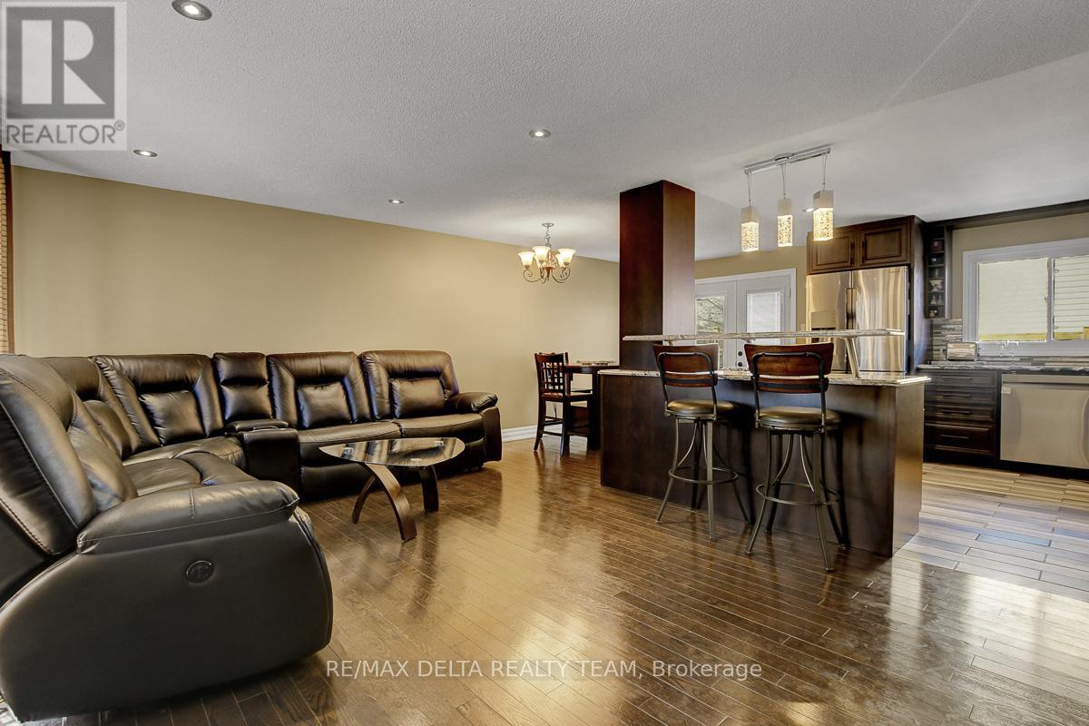 410 Phoenix Crescent, Ottawa, Ontario  K1E 2E9 - Photo 10 - X12878354