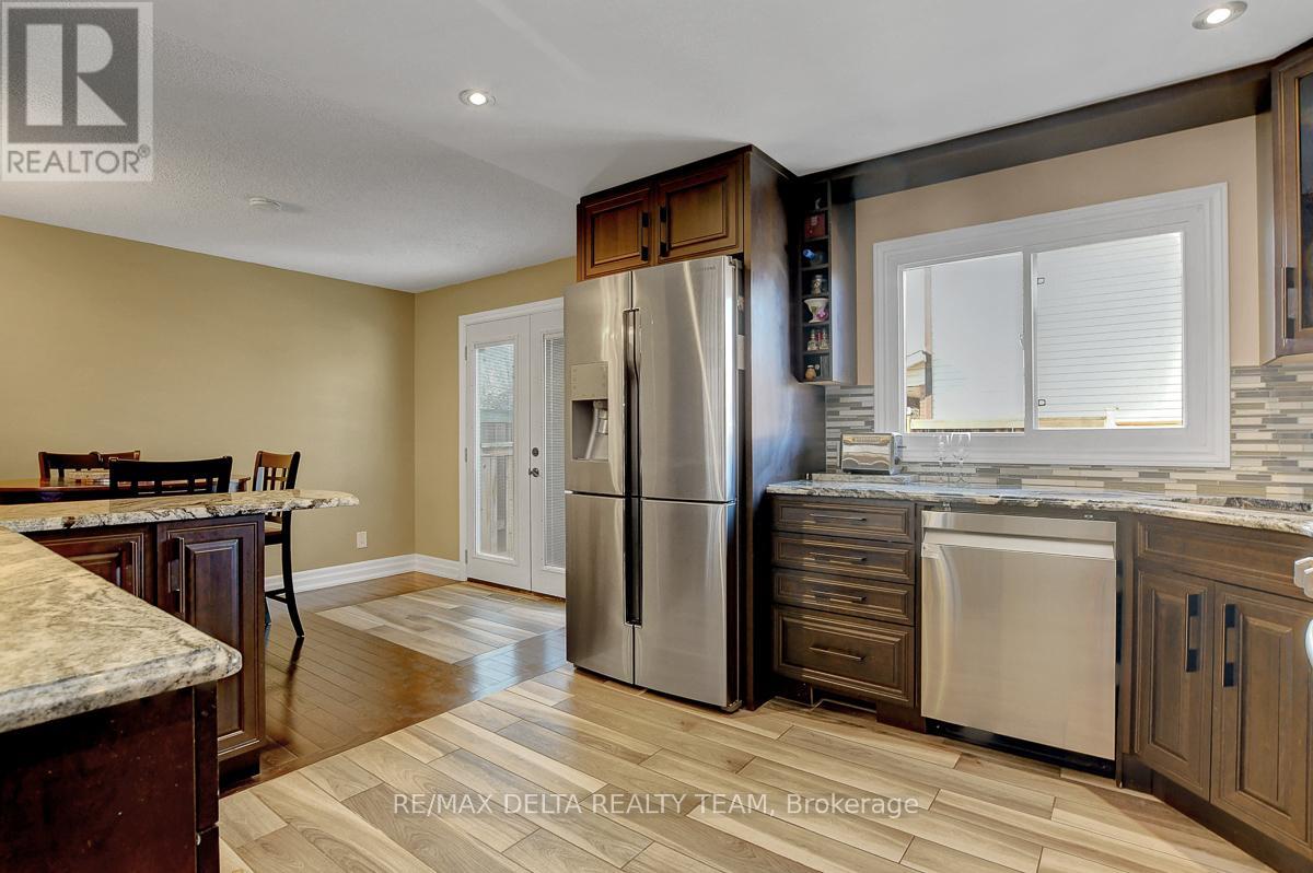 410 Phoenix Crescent, Ottawa, Ontario  K1E 2E9 - Photo 17 - X12878354