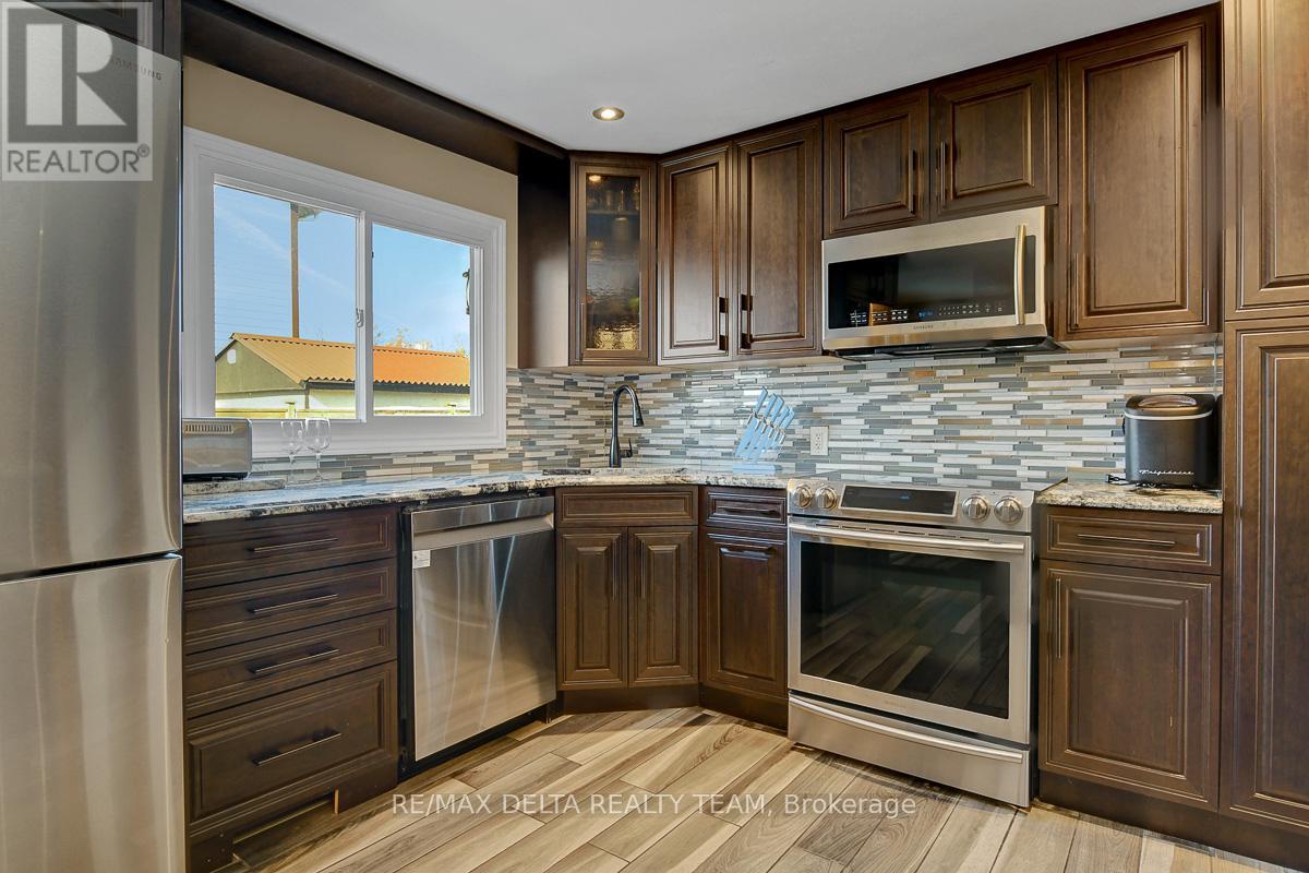 410 Phoenix Crescent, Ottawa, Ontario  K1E 2E9 - Photo 18 - X12878354