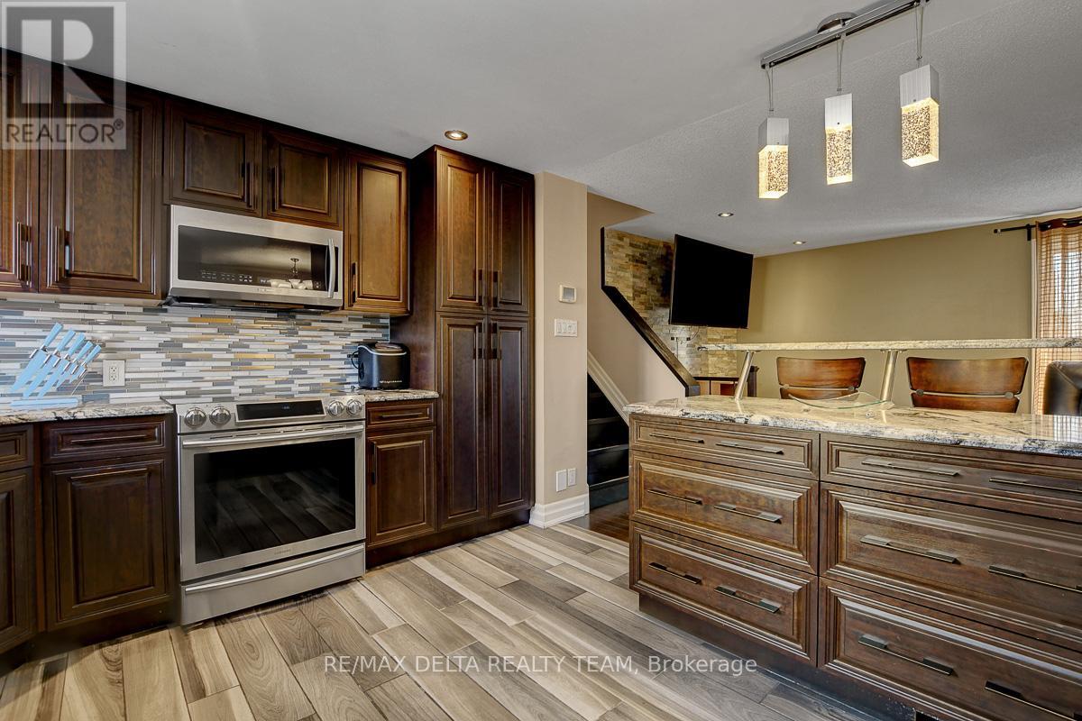 410 Phoenix Crescent, Ottawa, Ontario  K1E 2E9 - Photo 19 - X12878354