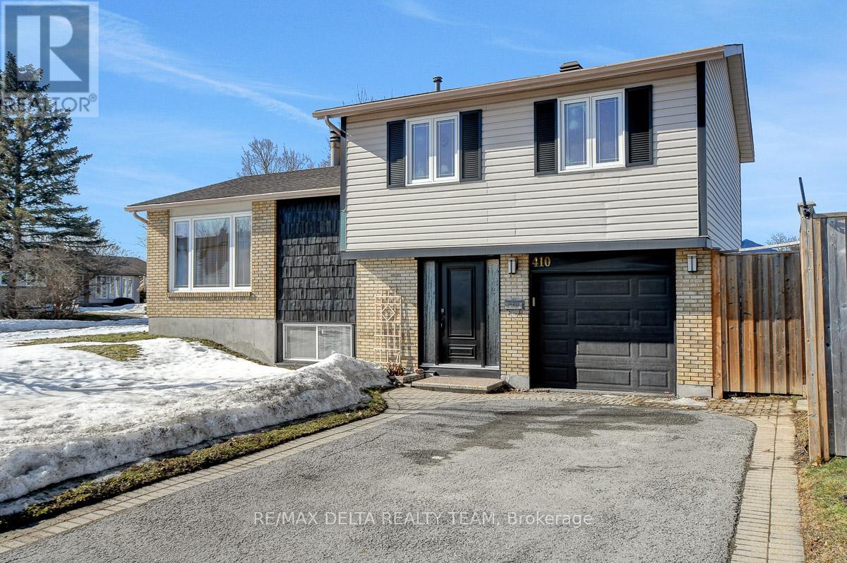 410 Phoenix Crescent, Ottawa, Ontario  K1E 2E9 - Photo 2 - X12878354