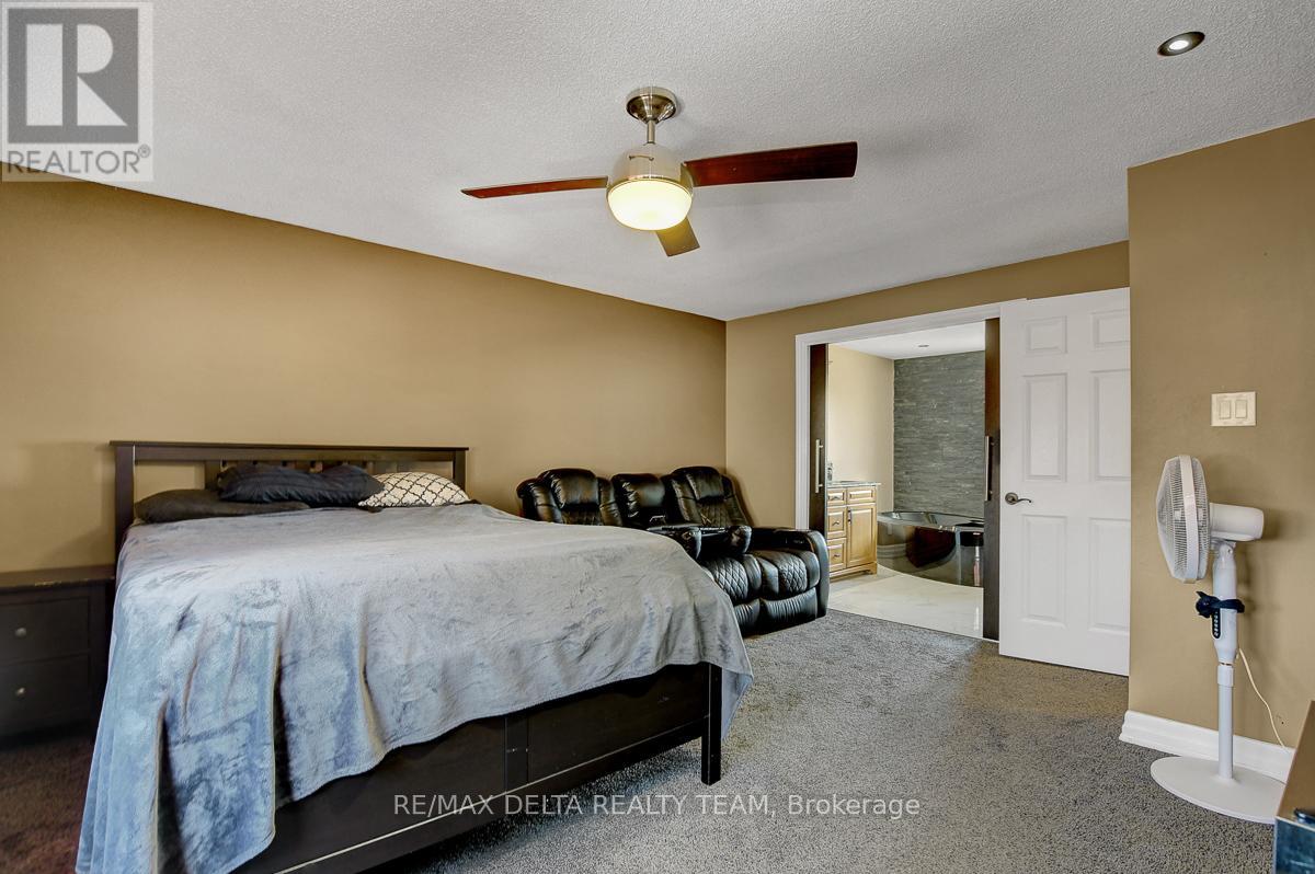 410 Phoenix Crescent, Ottawa, Ontario  K1E 2E9 - Photo 22 - X12878354