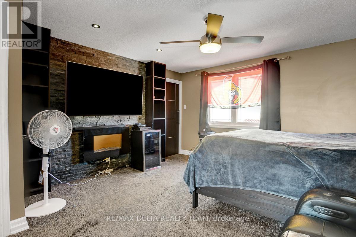 410 Phoenix Crescent, Ottawa, Ontario  K1E 2E9 - Photo 23 - X12878354