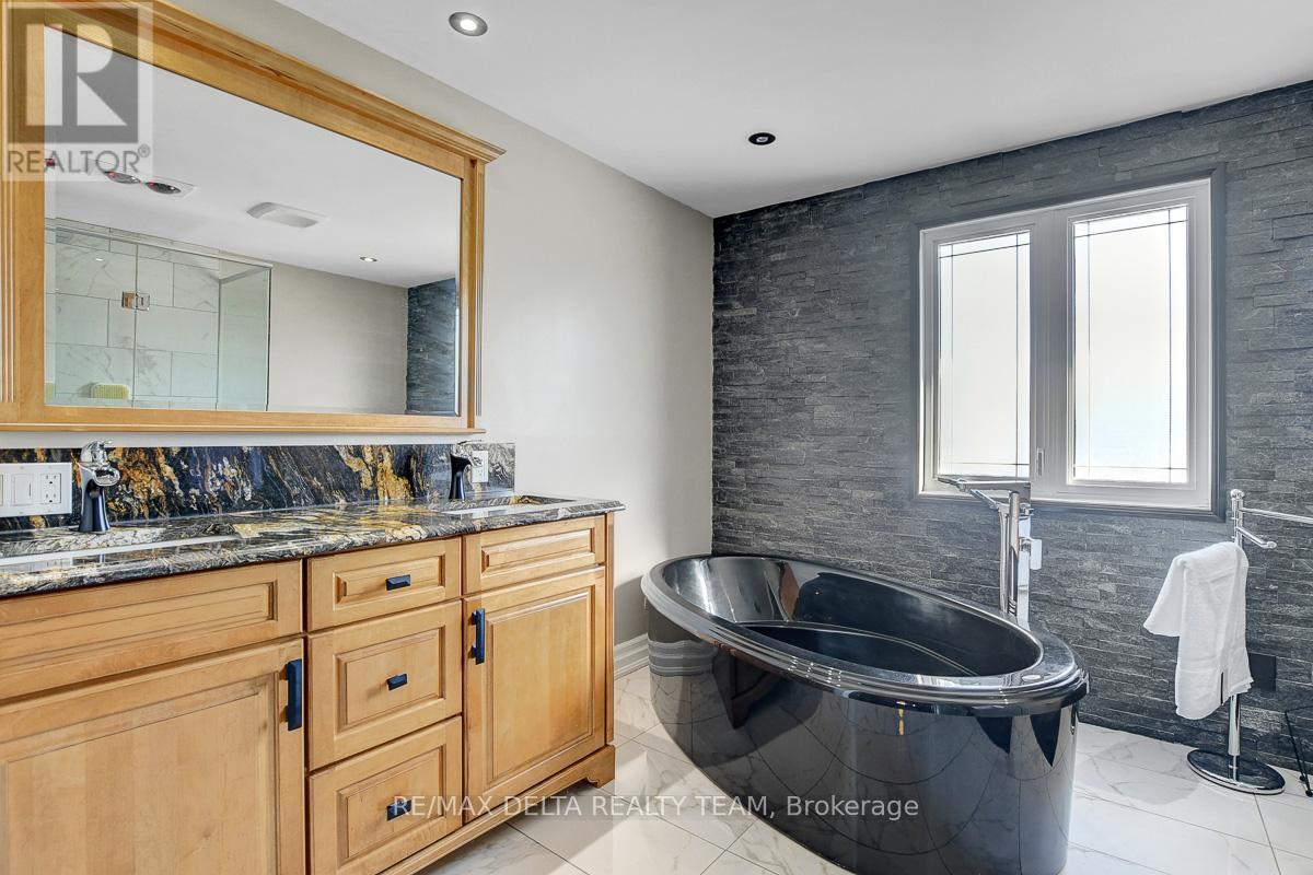 410 Phoenix Crescent, Ottawa, Ontario  K1E 2E9 - Photo 24 - X12878354