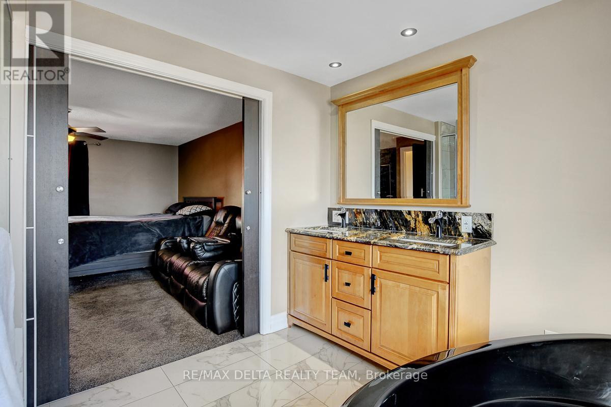 410 Phoenix Crescent, Ottawa, Ontario  K1E 2E9 - Photo 26 - X12878354