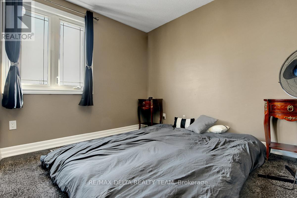 410 Phoenix Crescent, Ottawa, Ontario  K1E 2E9 - Photo 27 - X12878354