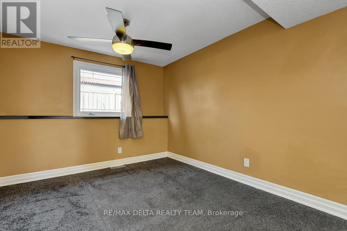410 Phoenix Crescent, Ottawa, Ontario  K1E 2E9 - Photo 30 - X12878354