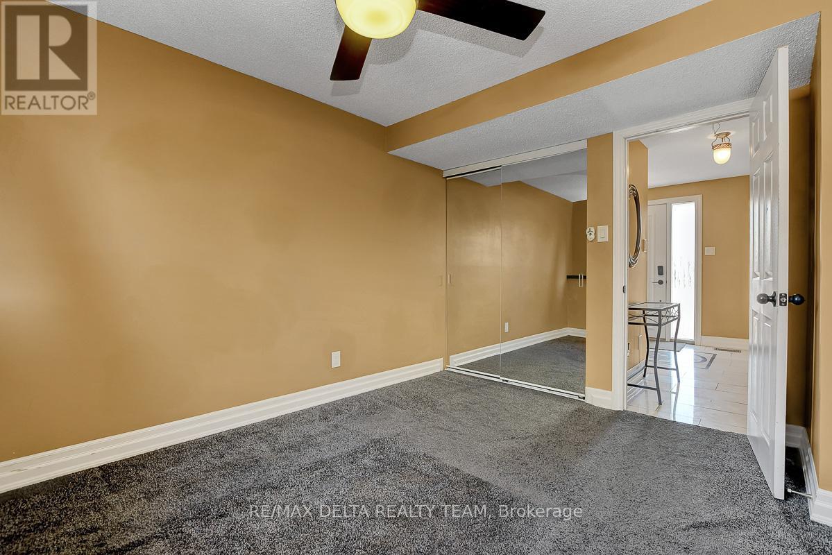 410 Phoenix Crescent, Ottawa, Ontario  K1E 2E9 - Photo 31 - X12878354