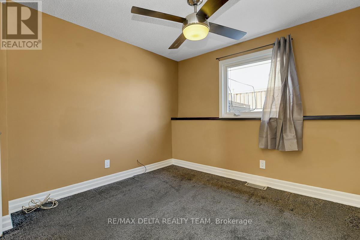 410 Phoenix Crescent, Ottawa, Ontario  K1E 2E9 - Photo 32 - X12878354