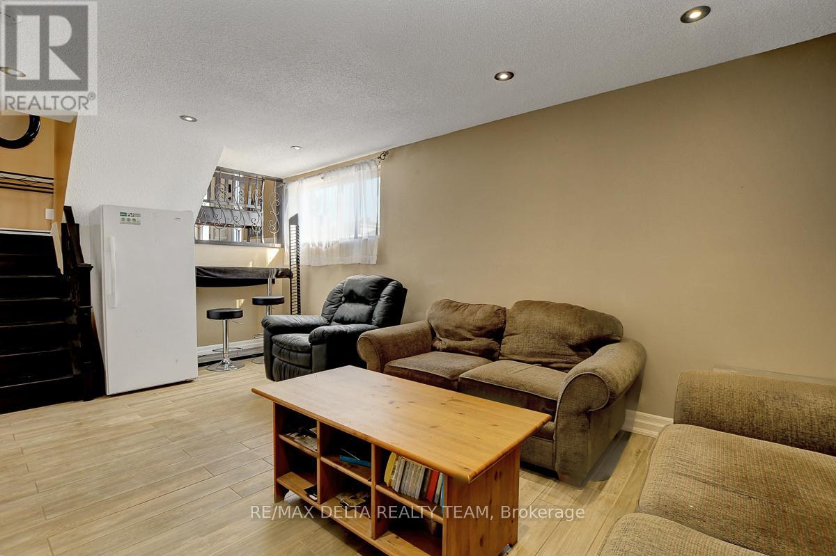 410 Phoenix Crescent, Ottawa, Ontario  K1E 2E9 - Photo 36 - X12878354