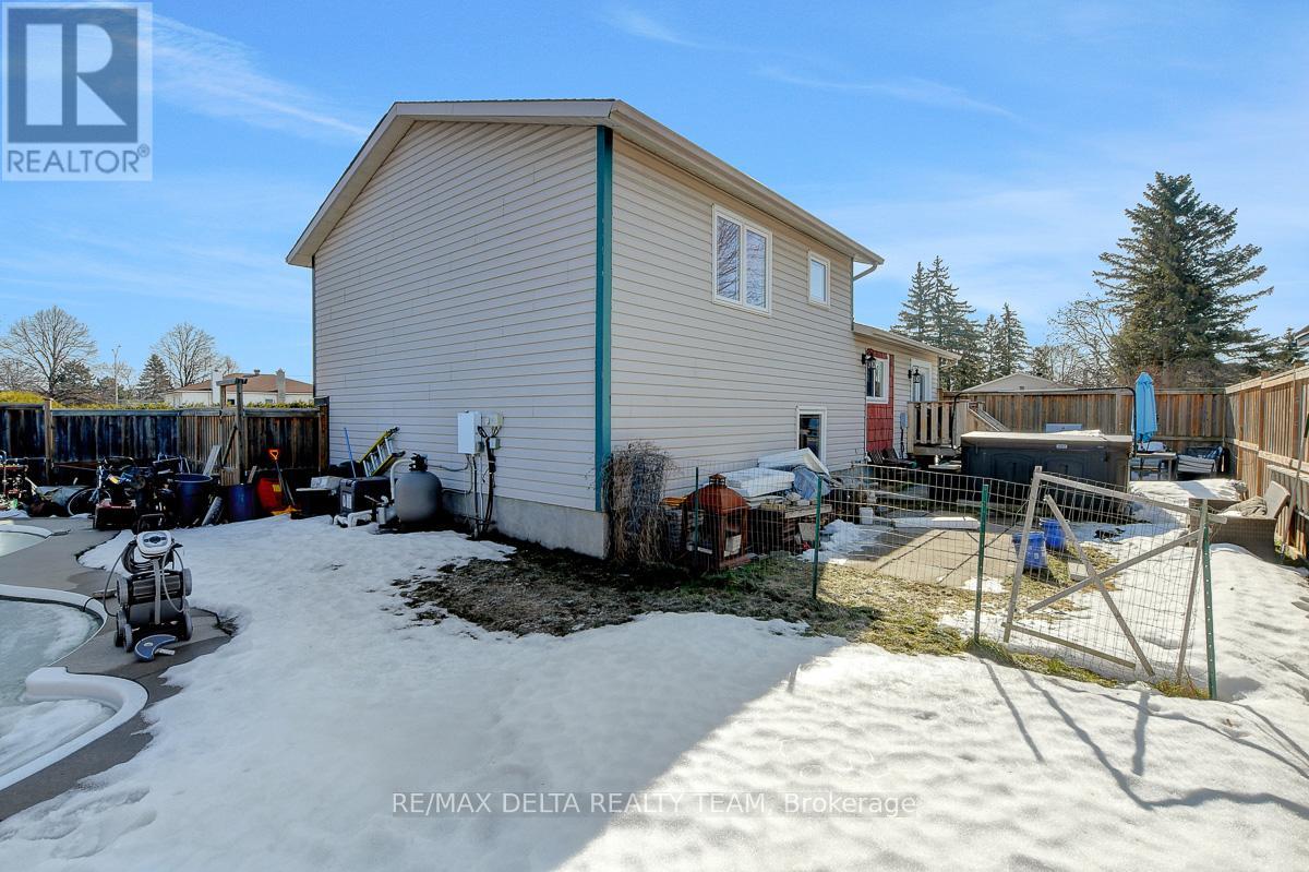 410 Phoenix Crescent, Ottawa, Ontario  K1E 2E9 - Photo 38 - X12878354